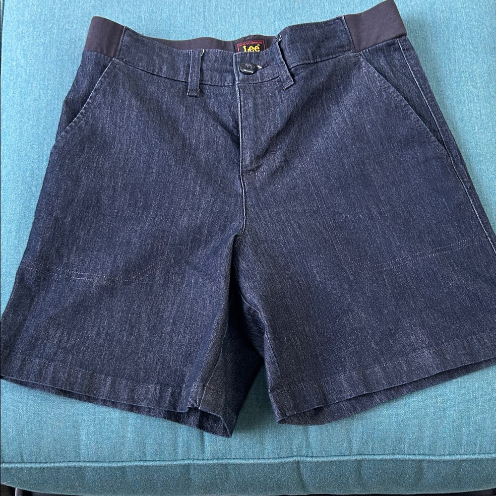 Lee Fresno Mid Rise 7” inseam Soft Waistband Dark Blue JeanShorts SZ6 Ladies
